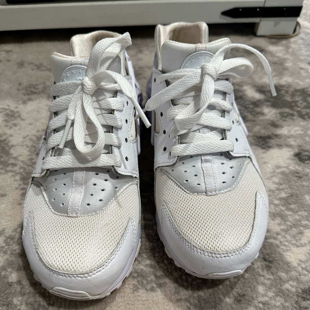 Kids size 5 all white huaraches